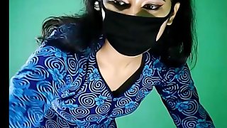 Desi Girl Naseem Showing Navel On Cam Show